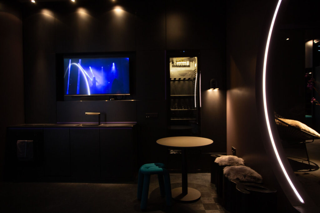 Kitchen and large screen TV in The Circle Berlin.