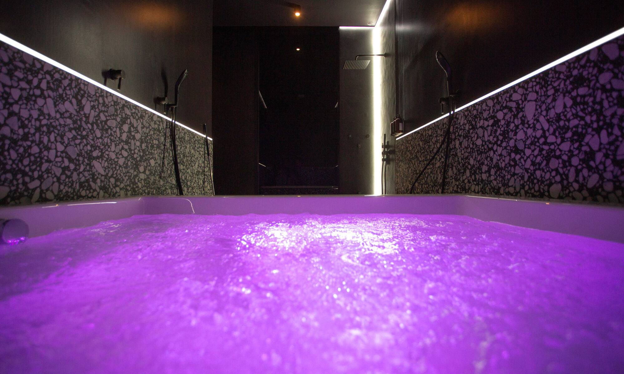 Modern whirlpool jacuzzi in The Circle Berlin, an overnight cocoon and private wellness suite for lovers.