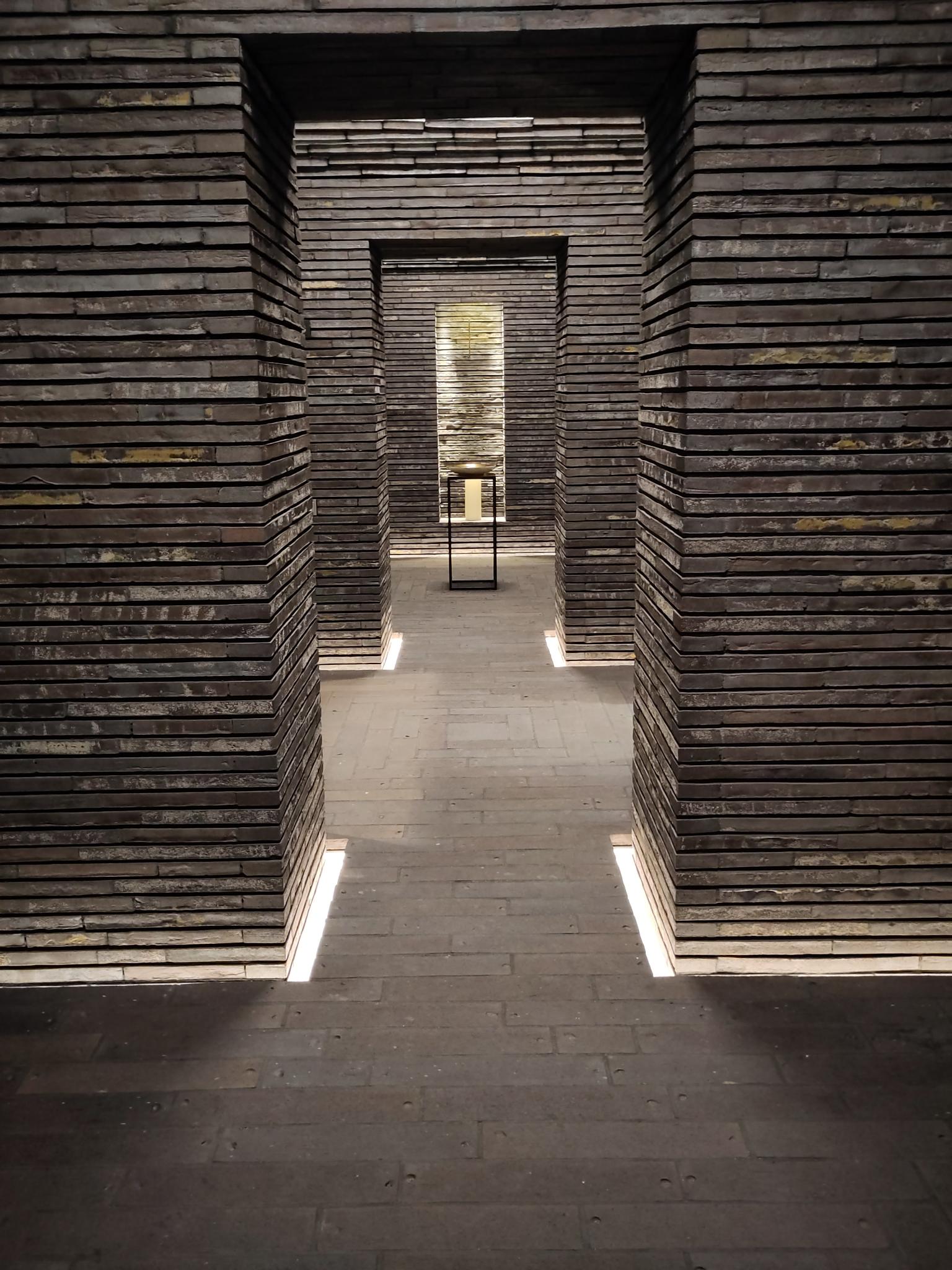 Calm and quiet room at Berlin airport, designed for privacy and intimate moments.