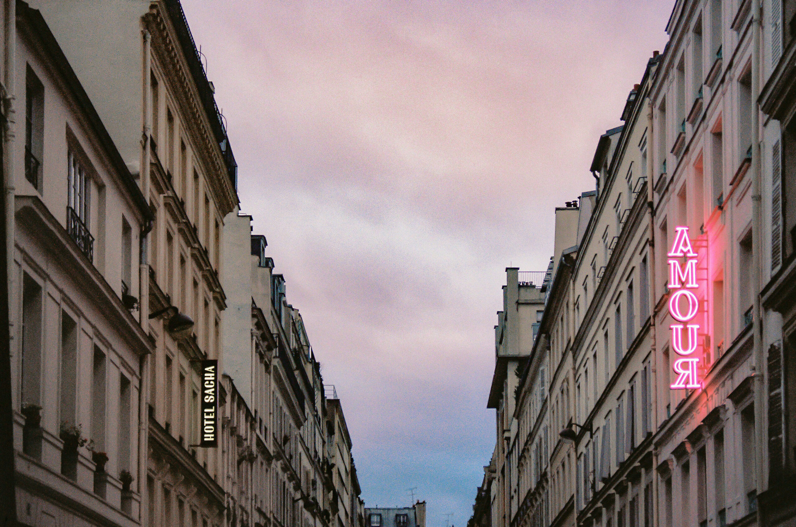 ROMANTIC HOTEL OR LOVE HOTEL: WHAT IF YOU DIDN’T HAVE TO CHOOSE?